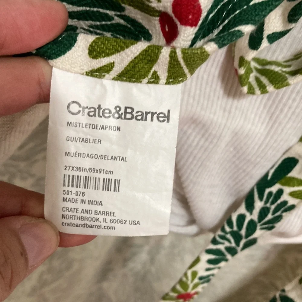 Crate and Barrel Mistletoe Red Green Apron One Size fits Most 27 in x 36 in